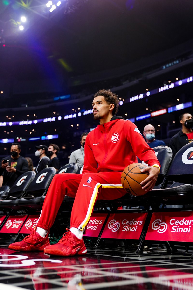 ATLHawks's tweet photo. Only NBA player ranking top-10 in points 𝙖𝙣𝙙 assists

❄️ 2nd in Total Points
❄️ 4th in Total Assists

RT to vote @TheTraeYoung to #NBAAllStar https://t.co/2cnb5hSalT