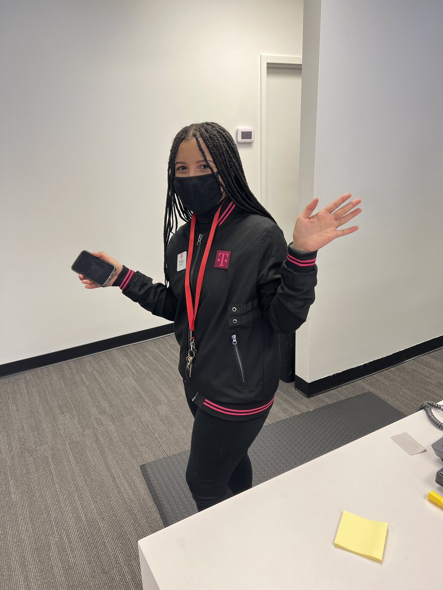 MagentaWeird0's tweet photo. These two power houses made sure to not let have a #No0Days day with 1 new BTS and 3 new lines on magenta max! @forbesultd87 @ChappyCLT @tglover187 https://t.co/9errRaf6O3