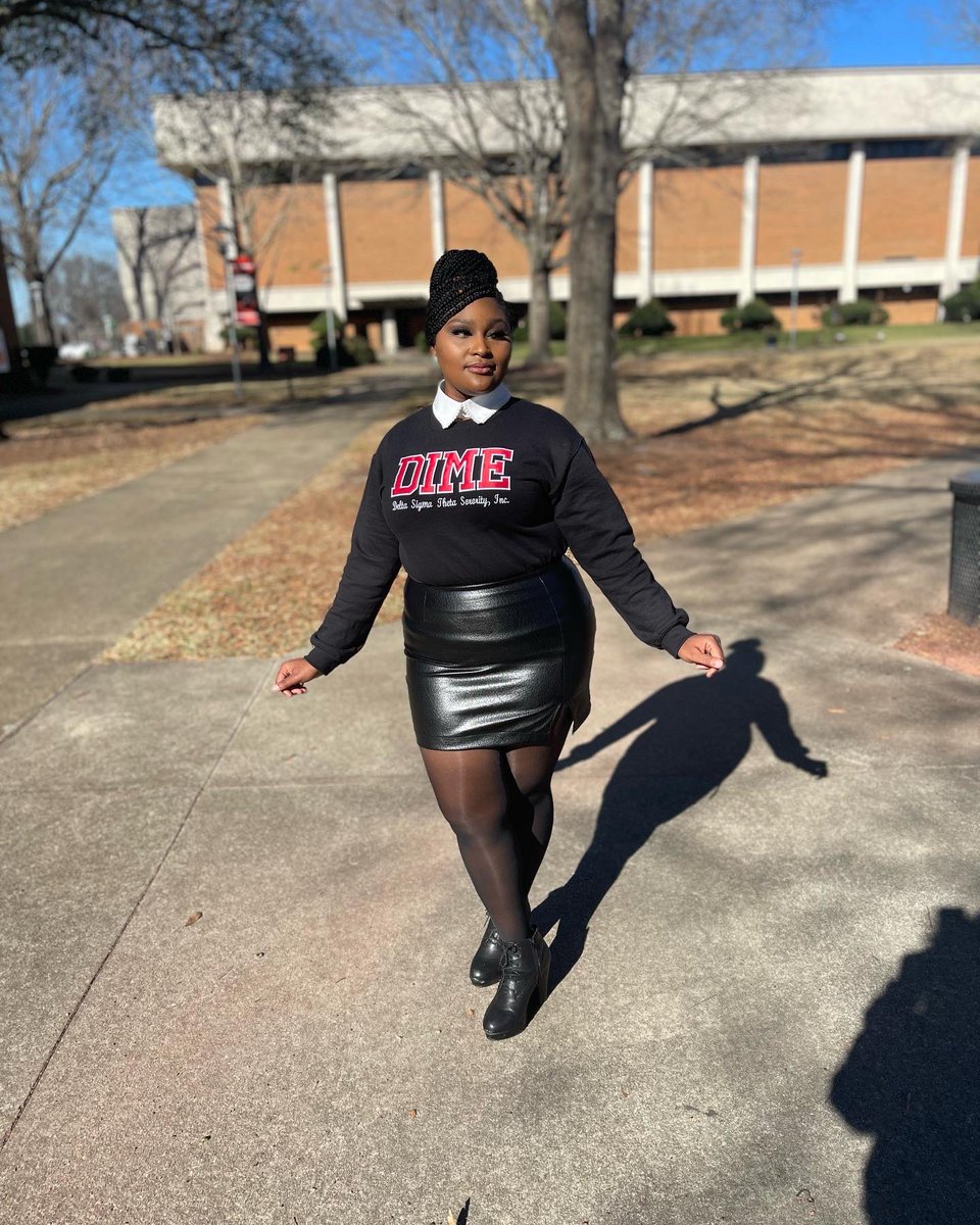 surgeonswife's tweet photo. There are two types of women in this world: DELTAS 🔺and those who wish they were 🤷🏾‍♀️
Happy Founders Day to my devastating Sorors 🔺Greatful my 22 envisioned something greater ! OO-OOP 🐘 
#dst  #deltasigmatheta #firstfoundersday #bigdime https://t.co/MOpAjTzE1W