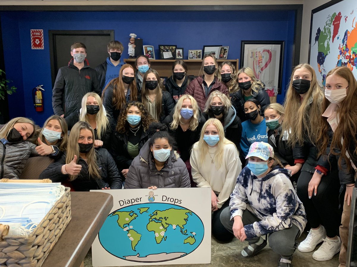 czellmo's tweet photo. Positive news alert 🚨 Proud of my @Khsmakers students for making a positive impact on their community by volunteering their time &amp; services to @jakesdiapers. Thank you for the opportunity! https://t.co/336apOXhYI