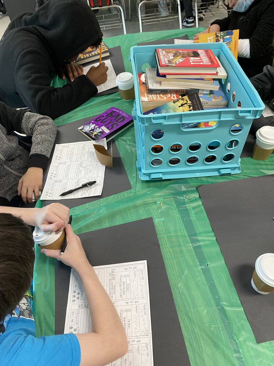 msjohns5's tweet photo. Starbooks was a success!💚 By the end of the period, each student had an independent novel picked out to read this quarter🤩 https://t.co/J0bumxJ8ty