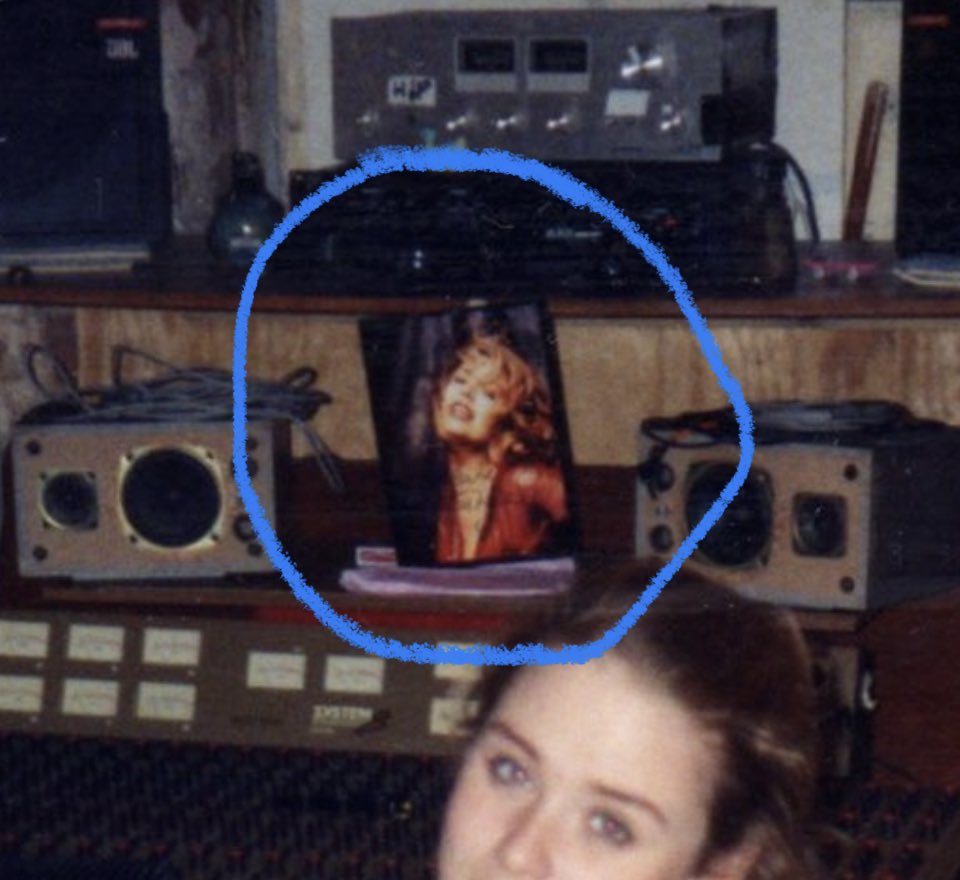 DoctorPetier's tweet photo. @Rigband_ @laurenlaverne @BBC6Music @acrmcr @roisinmurphy No idea who this was then ? https://t.co/qmeaJvyBu1