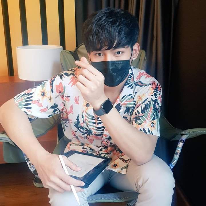 DeliciososBL's tweet photo. [📷IMÁGENES] #บวงสรวงclosefriend2

Nuevas imágenes de las grabaciones de la 2da temporada de #CloseFriendโคตรแฟน2, que será protagonizada por #KimCop (#kimmondj x #CopterPanuwat) y #OhmFluke (#OhmThitiwat x #Fluke_Natouch)

#DeliciOsosDelBL 🐼🏳️‍🌈🐻 https://t.co/M6aBHIYZg6