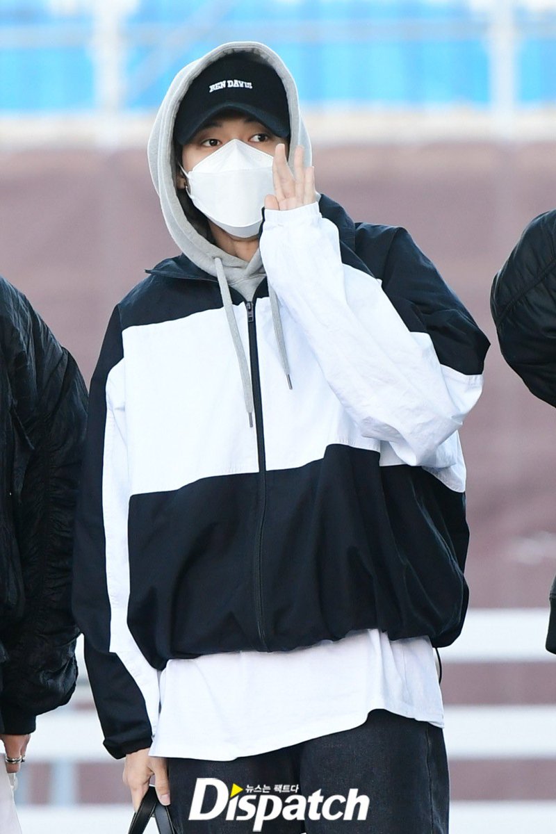 theseoulstory's tweet photo. ✈️  ATEEZ spotted at Incheon International Airport this morning heading to USA for their tour~ @ATEEZofficial https://t.co/DGRzEdfBRl