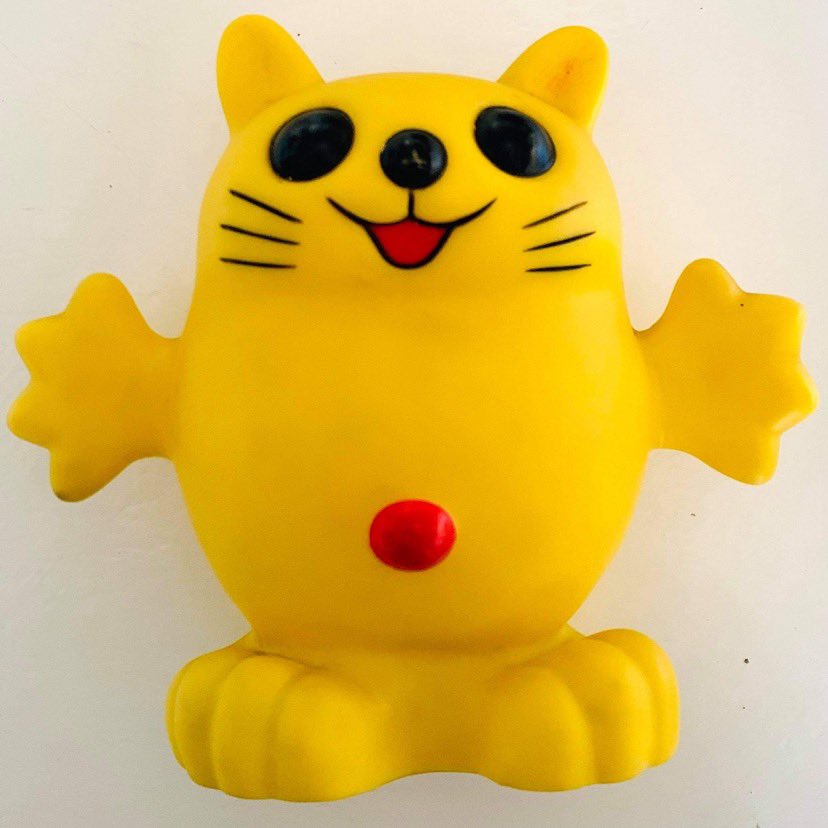 FindTheMoonCat's tweet photo. The Moon Cat money box. An absolute classic. Do you have one? #FindTheMoonCat https://t.co/axLCcCtP4k