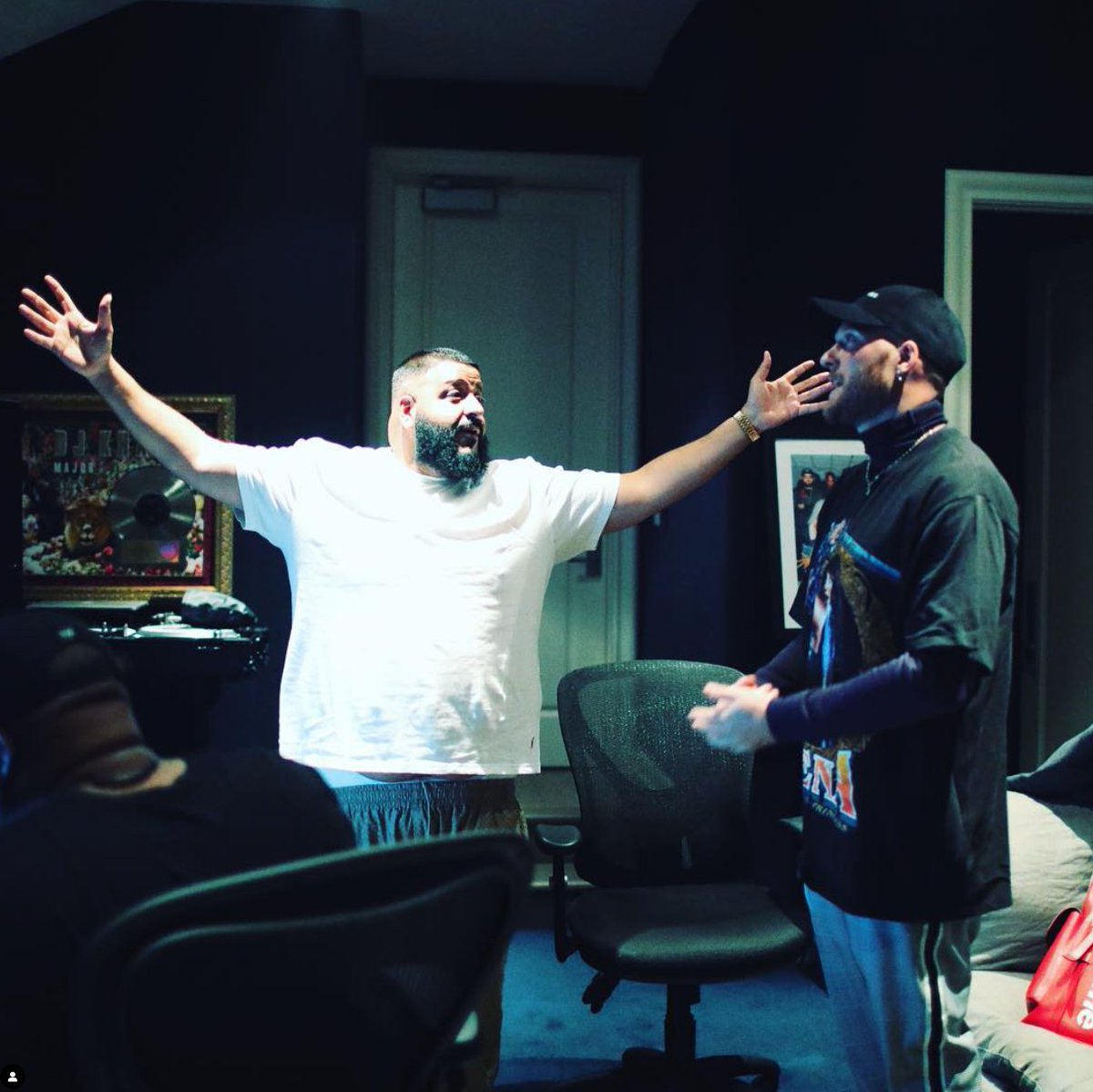 CastleKidNFT's tweet photo. Castle Kid Founder @ColinTilley  has worked with some of the most talented artists in the world such as Castle Kid holders @JBALVIN &amp; @djkhaled. Who should he work with next?👀

GIVEAWAY
- RETWEET♻️
- Tag a friend and an artist you want Colin to work with
- FOLLOW @CastleKidNFT👑 https://t.co/gsu5xiJyfg