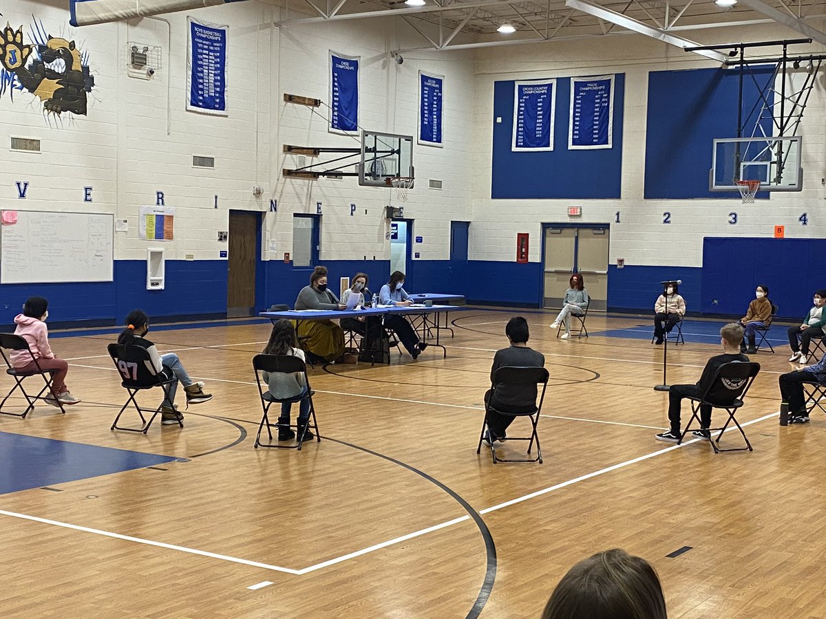 Cheering on Willlow Creekers at the District Spelling Bee! <a href="/Woodridge68/">Woodridge Dist 68</a>