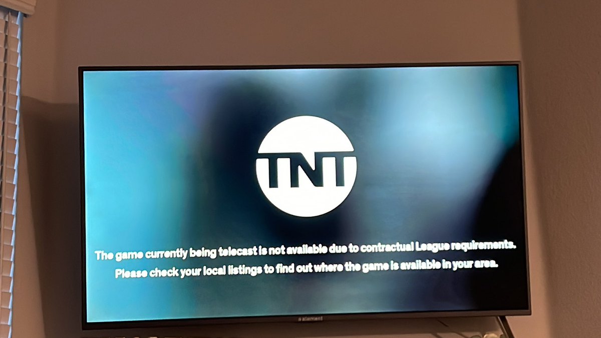 pacomusic's tweet photo. @NBAonTNT In LA?  🤷🏽‍♂️ times must be tough  trying to get more subscribers for League pass? https://t.co/Dio53jowRF