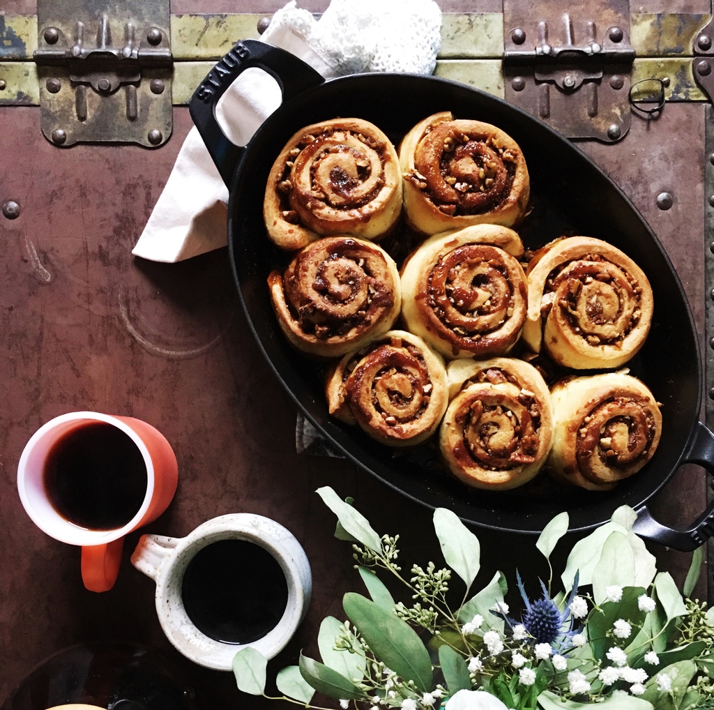 LocalRoot221's tweet image. How about a sweet treat on this chilly day? Cinnamon rolls baked in the ever-gorgeous and classic Staub Roasting Dish.

Shop all Staub Roasting &amp;amp; Baking Dishes: l8r.it/34RL
.
.
.
#localroot #staub #frenchmade #cocotte #rooster #madeinFrance #pourlemaison #castiron