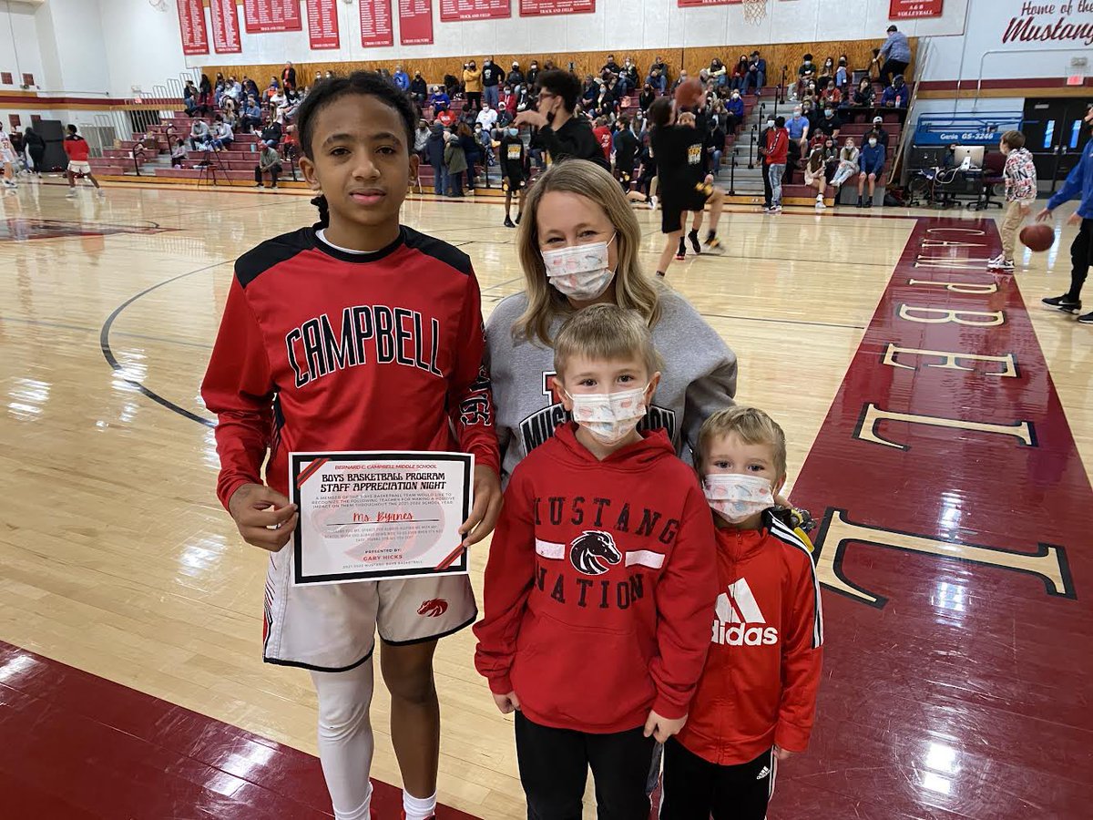 LSR7HILLITS's tweet photo. Our @BCMSMustangs Boys dropped two tough ones vs solid PLMS teams tonight at Home, but, we couldn’t be more proud of how they recognized the AMAZING staff of #MustangNation for Staff Appreciation Night! That’s what it’s all about! #RallyUp #ContributionCountsBCMS https://t.co/hHlLhVAHRT