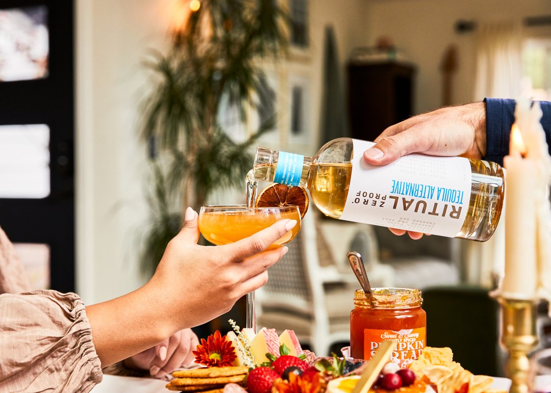 ritualzeroproof's tweet photo. Our Tequila Alternative has been known to fool some people ๐
In fact, close your eyes, take a sip, and tell us it doesn't have everything you expect out of a great marg! ๐นHave some love for our Ritual Tequila? Let us hear it below!
#EnjoyTheRitual #RitualZeroProof #ZeroPr https://t.co/DPTeedVbD0