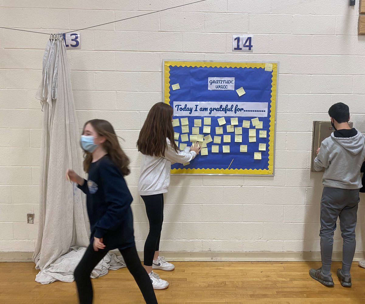 CesarBlacido1's tweet photo. Thankful Thursday! Our students took the time today to reflect on the things they are grateful for! Good job smith students! #wellnessweek #ThankfulThursday @RSDsmithschool https://t.co/iwNJS90KMo