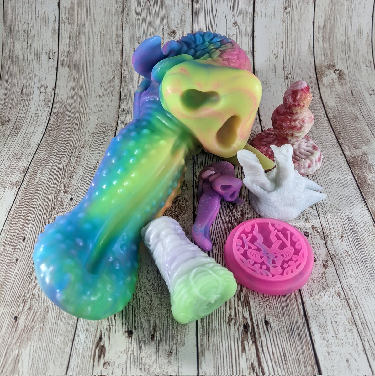 Kudu_Voodoo's tweet photo. Alright y'all ITS GIVEAWAY TIME!! Rules and info below! Winners will be chosen Monday at 9PM CST! Like and retweet to enter! Must be following us to win! 🤩❤️ Thank you for 18k followers!!!! 
#sextoy #giveaway #fetish #dildo #silicone #fantasydildo https://t.co/aNsIpVO7I0