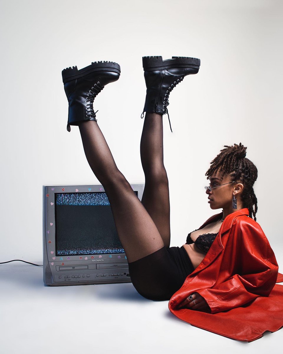 _Calennn's tweet photo. Trendsetters 

📸: @_CalenNelson 
Muse: @thriftymon (IG)
Stylist: @_CalenNelson and @VatoVergara https://t.co/DrGIV8kBoT