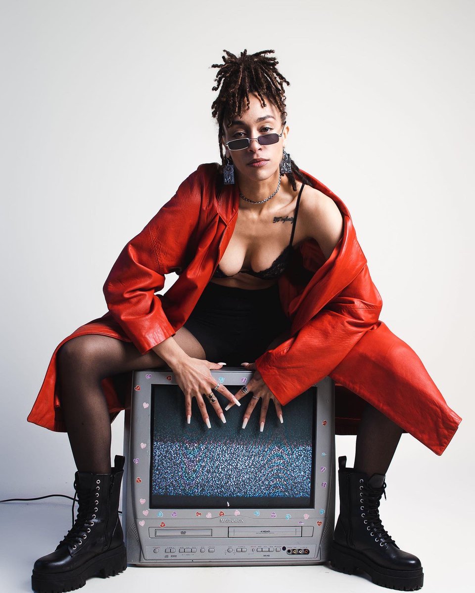 _Calennn's tweet photo. Trendsetters 

📸: @_CalenNelson 
Muse: @thriftymon (IG)
Stylist: @_CalenNelson and @VatoVergara https://t.co/DrGIV8kBoT