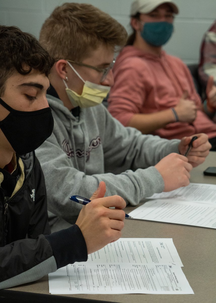 JacketCareers's tweet photo. #JacketDays22 Day 2 Recap:
Students look over tax forms during the "How Do You File Taxes?" Financial Literacy session presented by Travis Starbuck from SRI Tax & Accounting. https://t.co/QCfYz50rJW