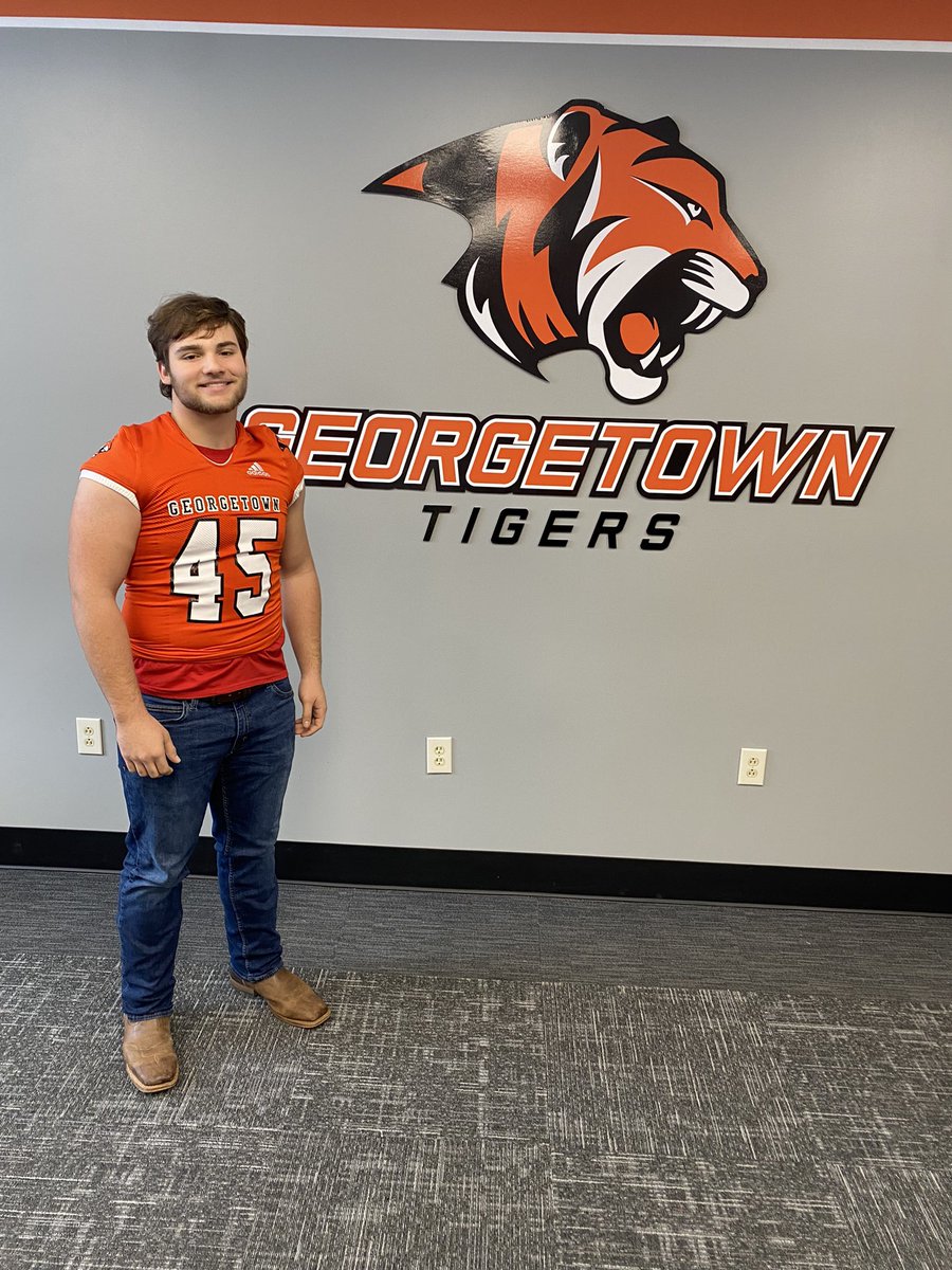 TraceBowman's tweet photo. After a great conversation with @CoachDamGC I’m excited to say I have received an offer from Georgetown College! Thank you @CoachDamGC @GtownCoachO! @LC_Patriots https://t.co/J40ePahNDS