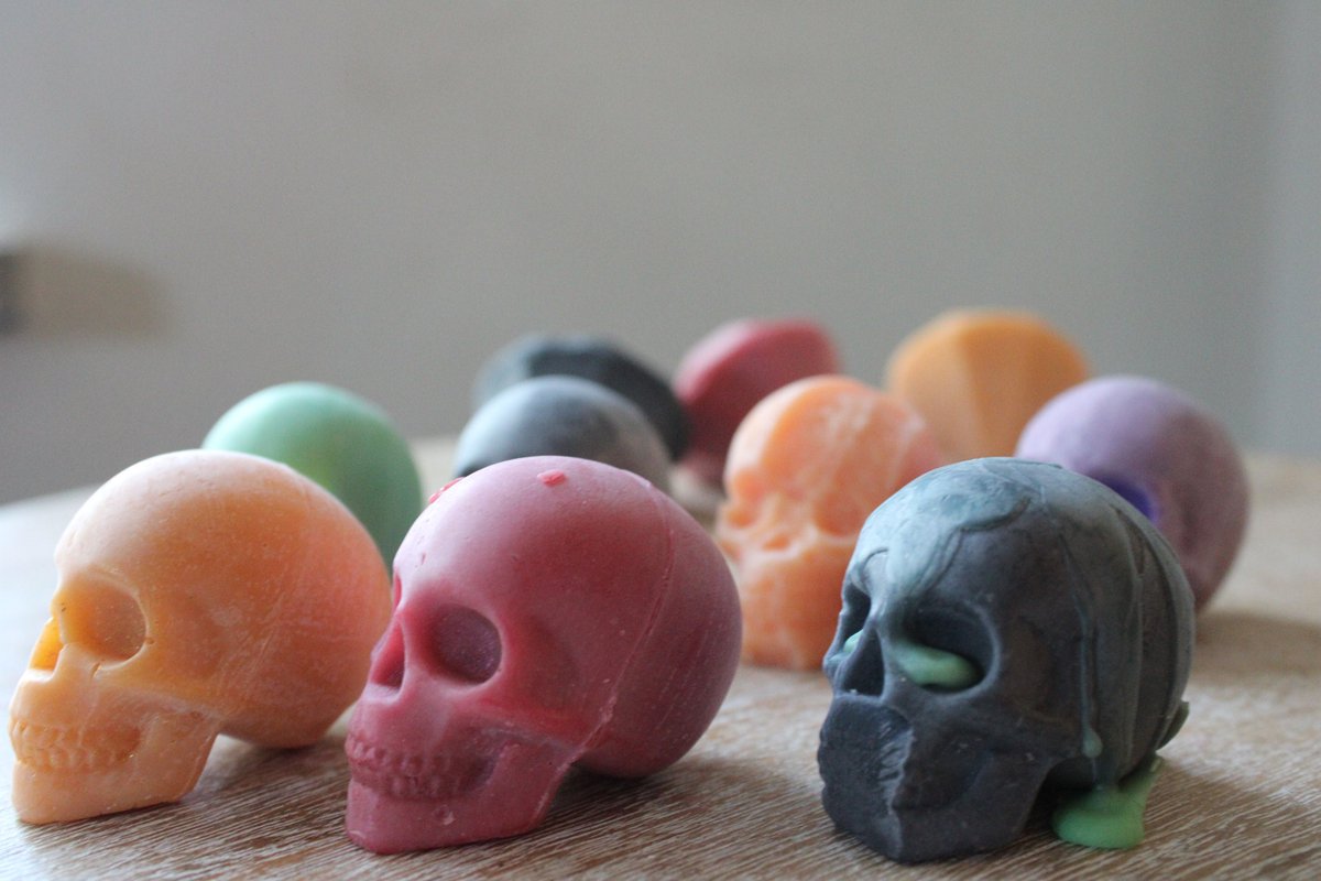 reikabombshell's tweet photo. Thanks for the kind words! ★★★★★ "I love it!! It smells just like wild roses 🌹 definitely gonna make another order soon!" Mercedes J. https://t.co/jOpYbLrbQF #etsy #halloween #soy #hempwaxskull #coloredwaxmelt #halloweendecor #meltsforwarmers #scaryskulldecor #blownap https://t.co/h91NrHcc8q
