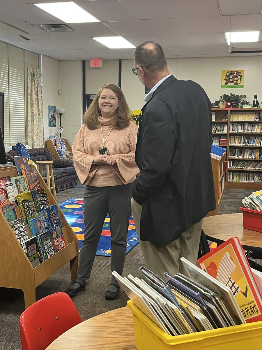 Congratulations <a href="/mcamisd/">𝕄𝕣𝕤. 𝕄𝕔𝔸𝕞𝕚𝕤, 𝔼𝕍 𝕃𝕚𝕓𝕣𝕒𝕣𝕪</a> Daniece McAmis for being named the district level pre-k-4th grade 
Teacher of the Year!!! EastView ❤️’s you!