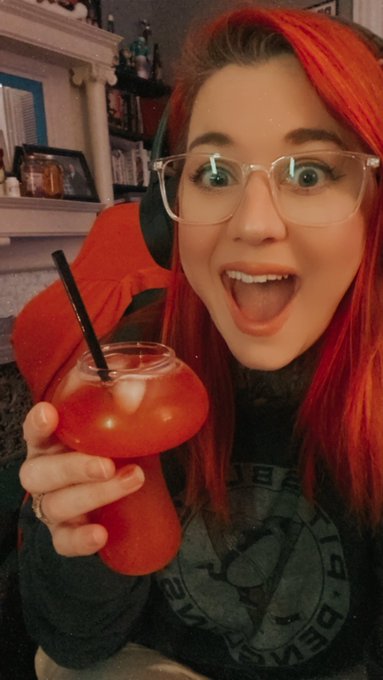 Hi! I have a mushroom cocktail cup, a new desk set up, and I&rsquo;m streaming! Whaatttt! Come hang https://t<a href="/tag/blueeyesandtattoos"class="tags"><span>#blueeyesandtattoos</span></a>
