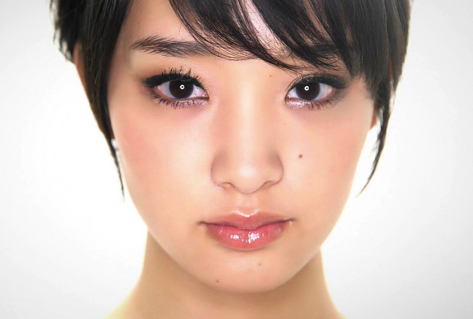 コンタクトレンズ娘 剛力彩芽 がトレンドに出ていたので三枚目 青いソフトコンタクトレンズが微かながら黒目周りに見えます T Co Sz7rx3fkai Twitter