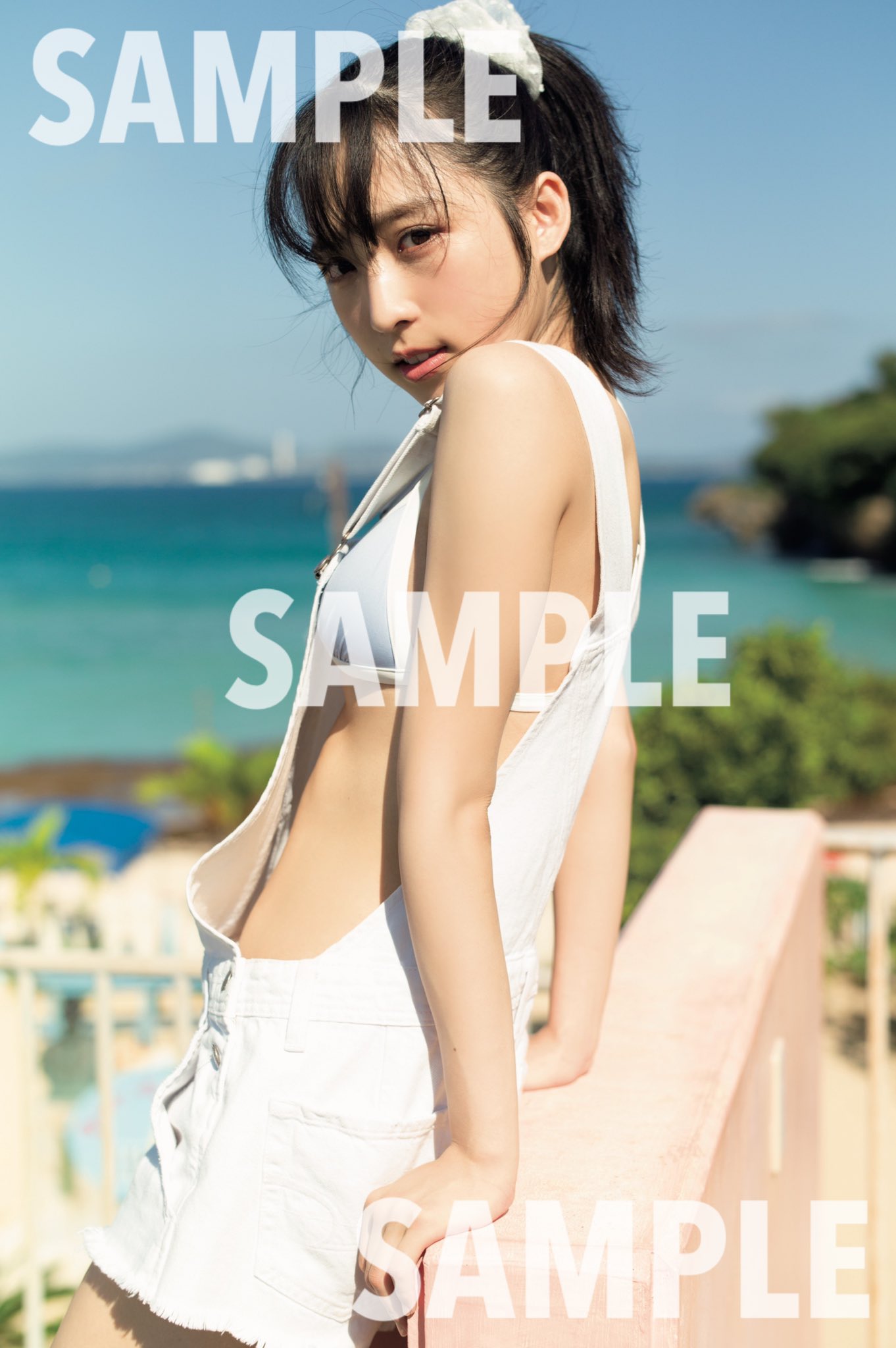 AKB48 小栗有以1st写真集 「君と出逢った日から」 サイン入り Amazon.co.jp: 『AKB48小栗有以1st写真集 君と出逢った日から