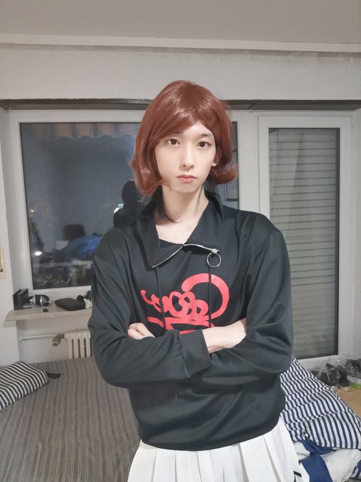 摆着一张臭脸拍照还是挺难的哈哈哈 （挠头） https://t.co/r4FO58sJqR<a href="/tag/cosplay"class="tags"><span>#cosplay</span></a><a href="/tag/%E4%BC%AA%E5%A8%98"class="tags"><span>#伪娘</span></a><a href="/tag/%E5%A5%B3%E8%A3%85"class="tags"><span>#女装</span></a>