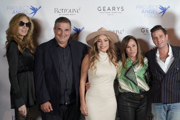 ProjAngelFood's tweet photo. Tune In Notice! @BravoTV #joshandjosh Tonight! @taylordayne @MelRivers @RichardAyoub at @JoshFlagg1’s backyard dinner  for #ProjectAngelFood. A little fun, a little philanthropy &amp; a lot of drama 😂 at 8pm!!! 🙏🏼 ❤️ Josh! https://t.co/7tsjcYmKTo