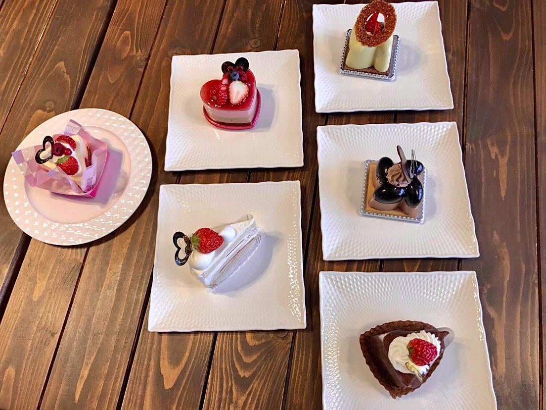 おはようございます☀︎  昨日はスタッフ、 みずきさんのお誕生日を かわいいケーキとともにお祝い🎂  改めておめでとうございます♡  今日も寒さに負けずがんばりましょう☺︎  #web #デザイン #ディーネット #企業公式冬のフォロー祭り #企業公式が毎朝地元の天気を言い合う #浜松市 #イマソラ #晴れ 