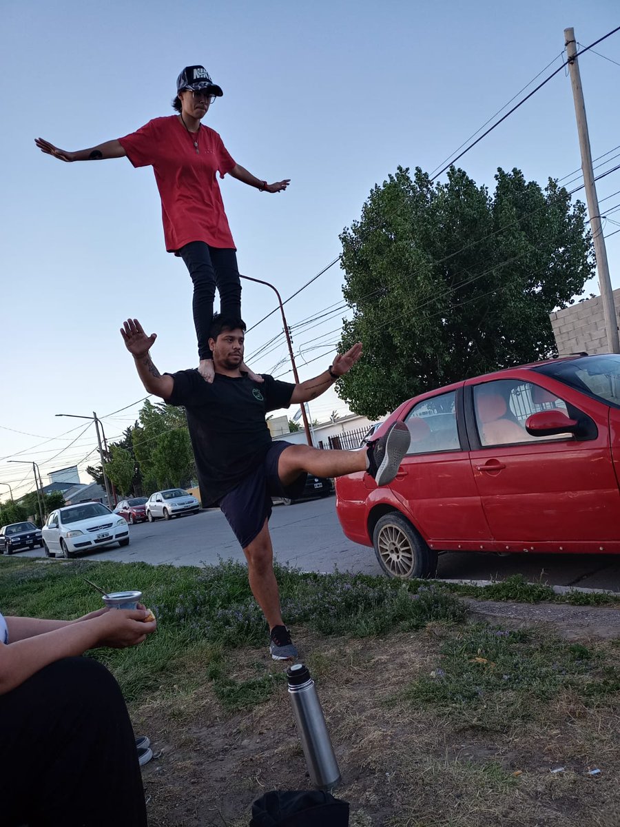FedeSiilva1's tweet photo. Desde que hacemos acro es uno de mis cables a tierra, jamas estoy demasiado cansado, mal o cualquiera cosa para hacer acros y siempre con el.
Gracias por tanto
#AcroDuo
#Acro https://t.co/Dl7CZBNv2P