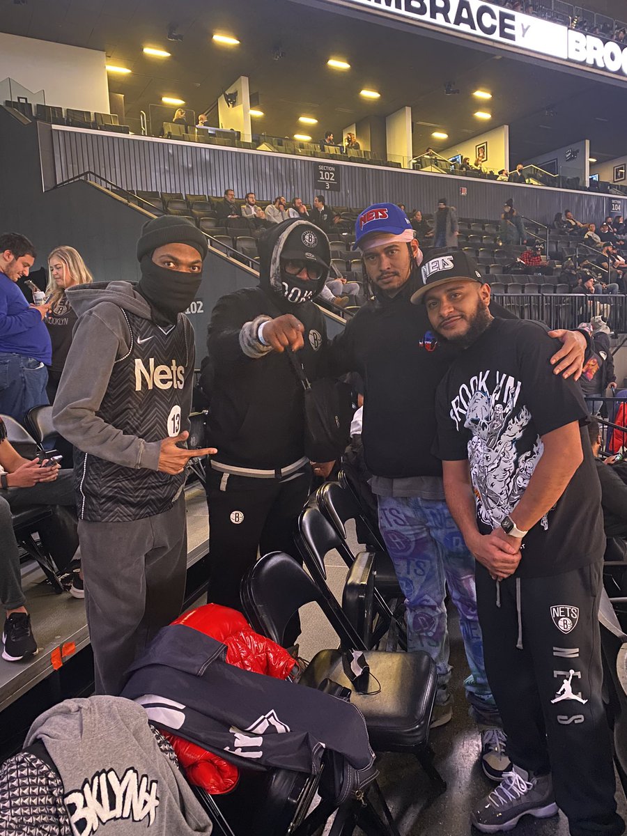 mgbushwick1's tweet photo. At the Clays with the fam ready to turn up @CookCarter @Michael90445407 @ganeshayle @BrooklynBrigade @BrooklynNets @barclayscenter @TheBKBlock #NetsWorld #nba75 #Sec1 #EmbraceTheLights https://t.co/gbjbvLIvLc