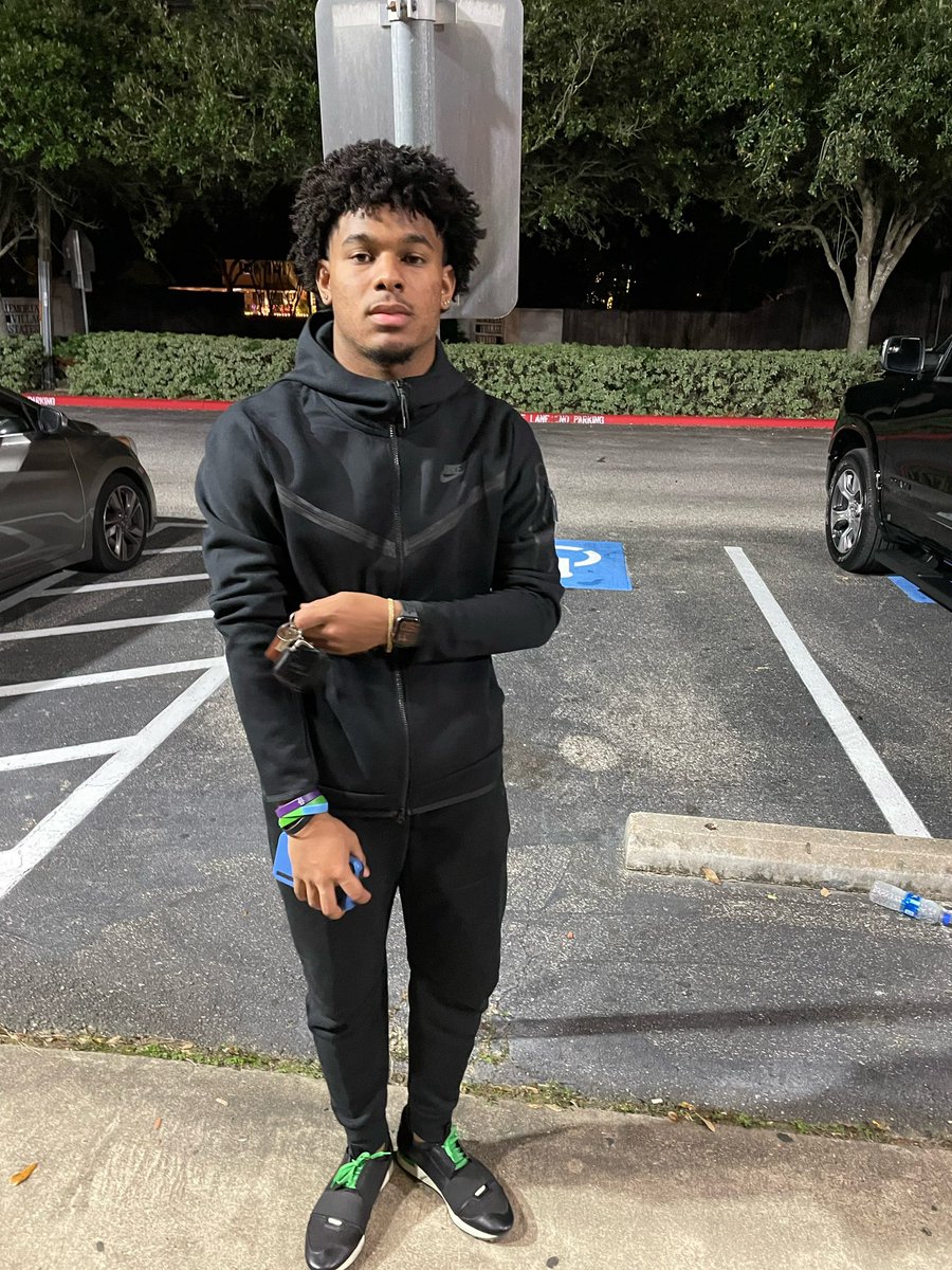 JJones5x's tweet photo. the comeback kid , but really i ain’t neva leave https://t.co/ou5iQZ2cL0