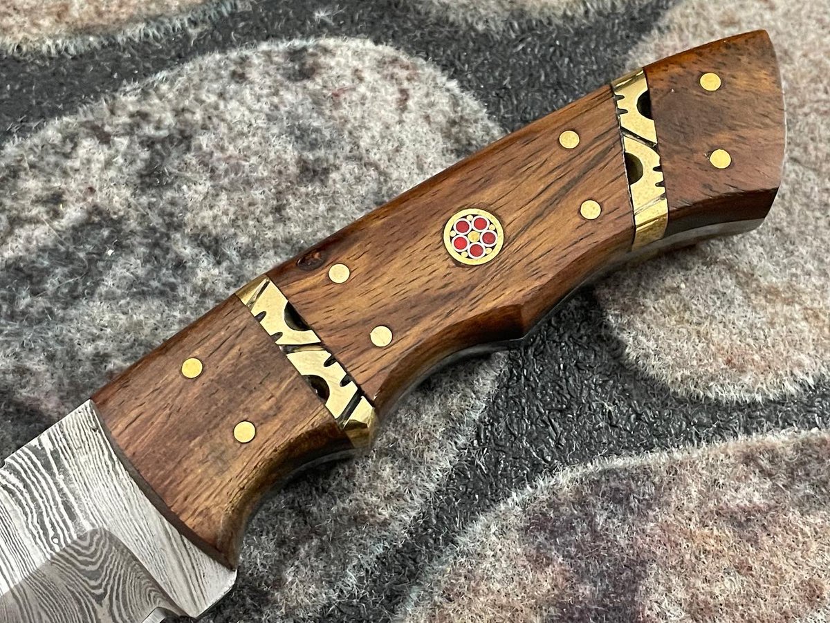 KnivesOutCanada's tweet photo. https://t.co/gIBlx2X7h4

KOC 7032 Handmade Damascus Steel Skinning Bushcraft Knife

#knife #knifekink #knifecrime #knives #knivesout #knivesoutcanada #skinner #skinning #skinningknife #hunting #fishing #camping #tools #handmade #HandmadeHour #HuntingtonBeach https://t.co/rQd5RlJ9gj