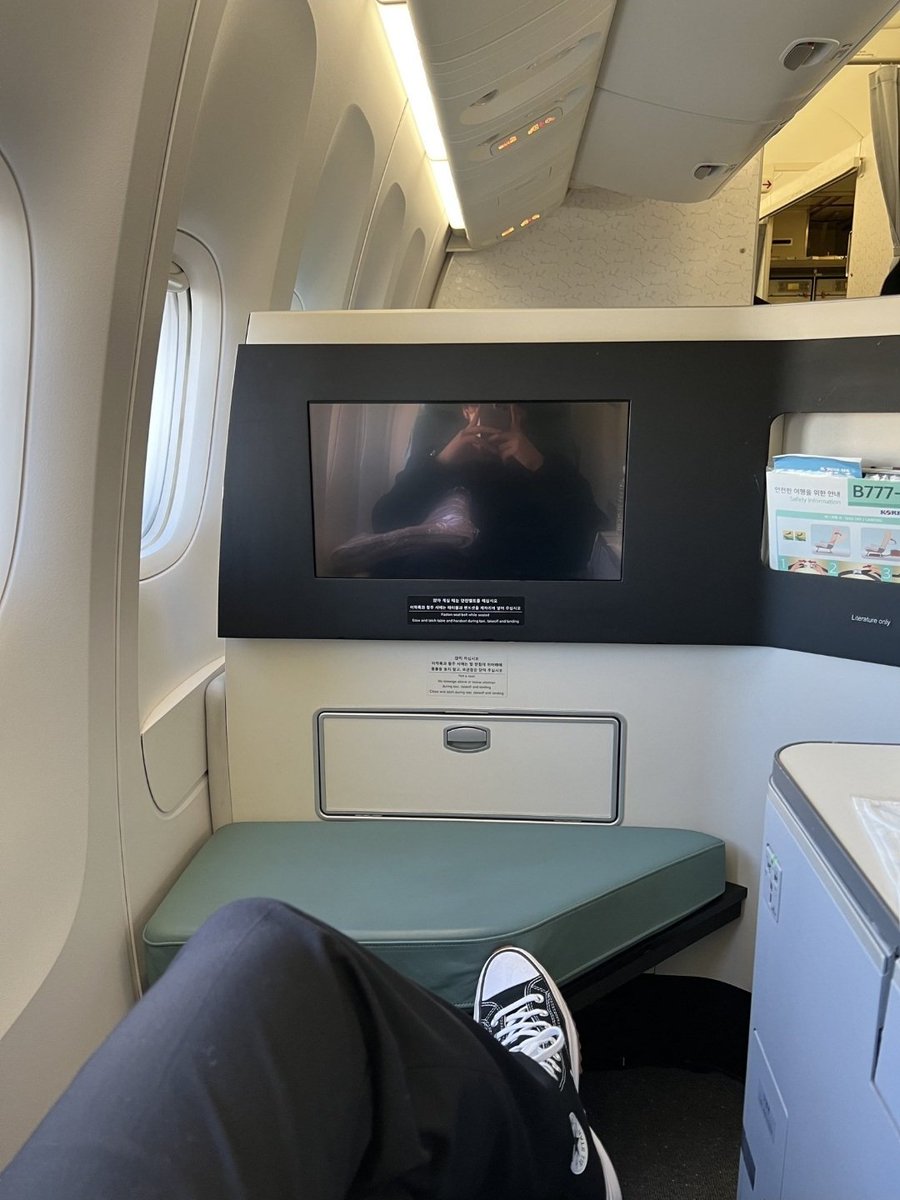 MoroccoAteez's tweet photo. 220114 | فانكافيه

تحديث جونقهو في خانة ATEEZ TALK :
"لنغادر~~✈️"

@ATEEZofficial 
#ATEEZ #ATEEZWORLDTOUR2022 #8MAKES1TEAM https://t.co/cmepfJkHDU