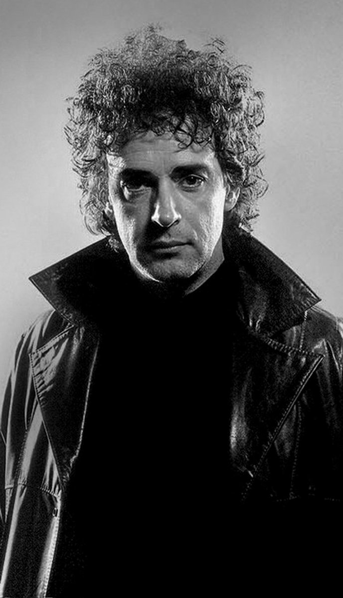¿Quién es el mejor músico de rock/pop en español y por qué Gustavo Cerati?