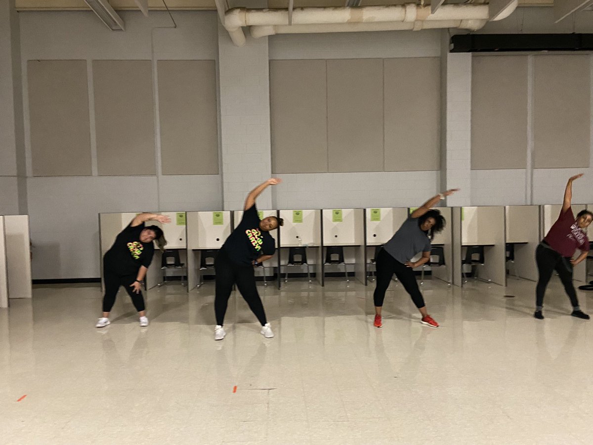 AliefCrossroads's tweet photo. Mixfit with @Teach_CartyV was too good to miss! Our weekly workouts after school for staff are the best midweek refresher. @AliefISD @tgwickliffe @AliefABL #healthybody #healthymind #2022Goals https://t.co/YXIMASESJ0