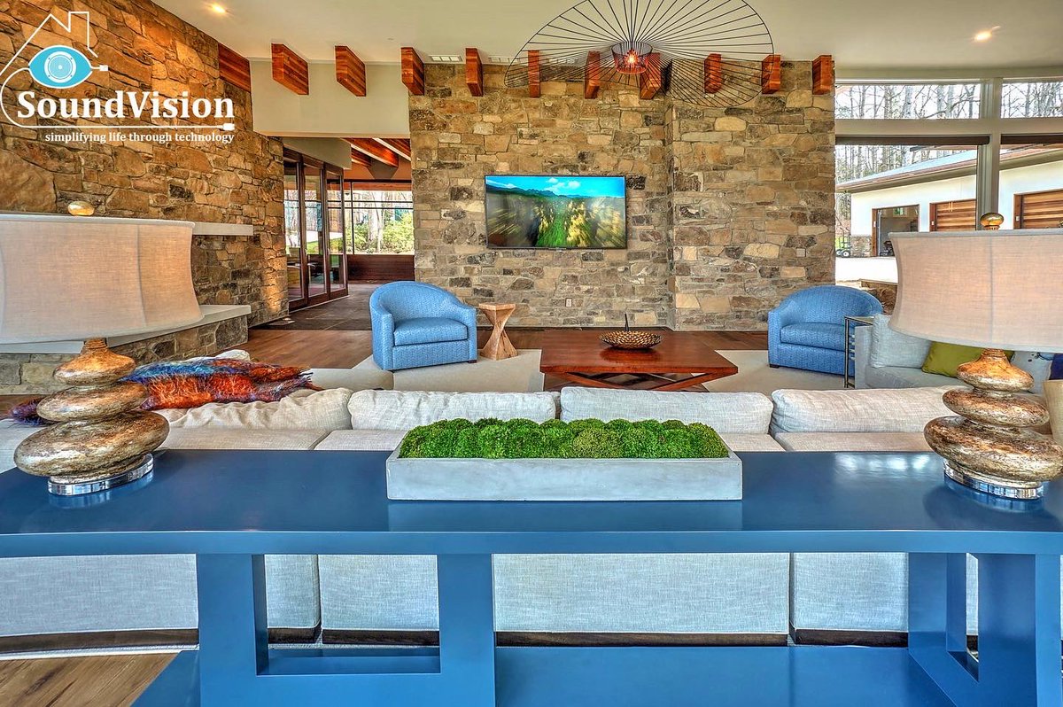 soundvisionlkn's tweet photo. #tbt to the gorgeous modern masterpiece project with the @starrmiller @schraderdesignclt teams. 

Timeless elegance.

#interiordesign #architecture #modern #timeless #lakenorman #lkn #mooresville #cornelius #davidson #homedecor #home https://t.co/IV8ZwlcJd5