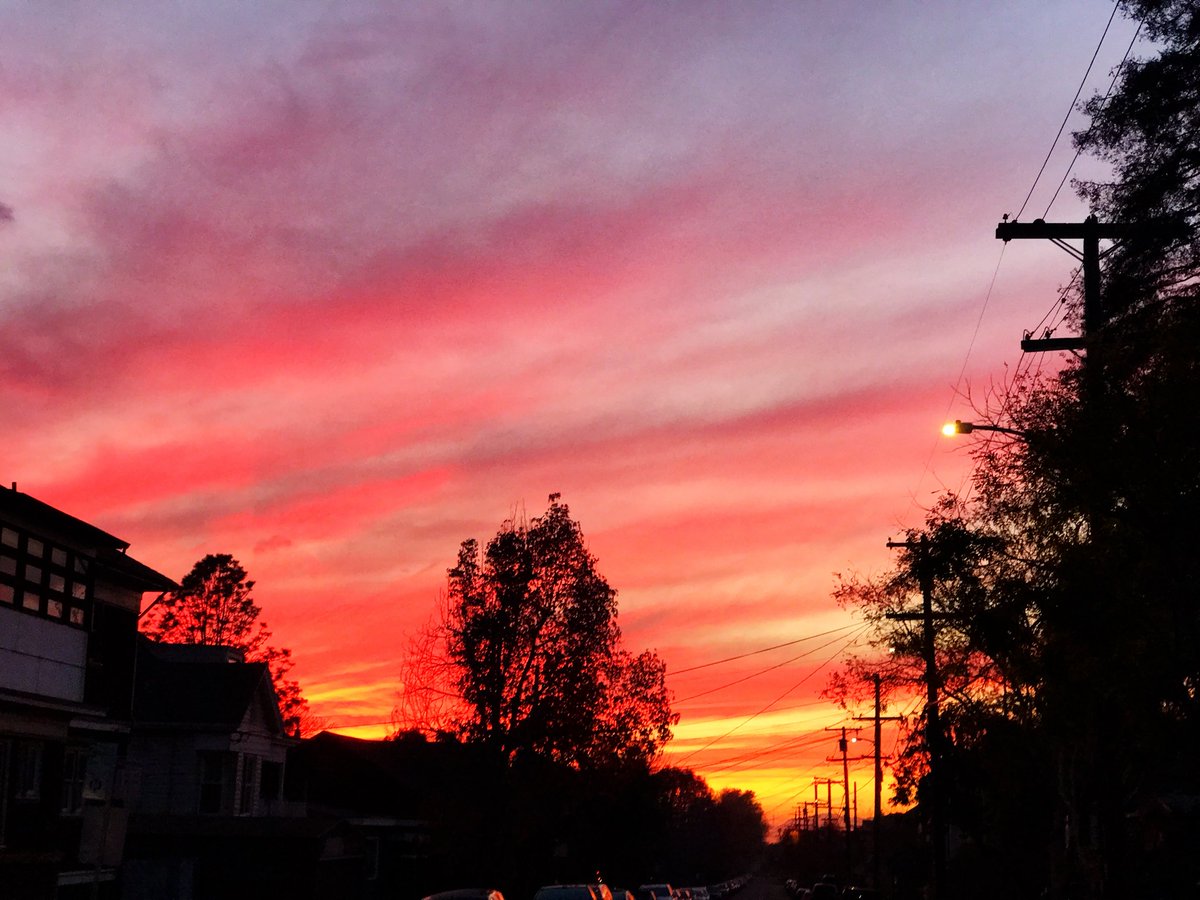 seanyodarouse's tweet photo. Just some photos of this evening’s #BeautifulBerkeley #sunset #SFBayArea #BayAreaWx #SFBayAreaWx https://t.co/z4I3uz54VI