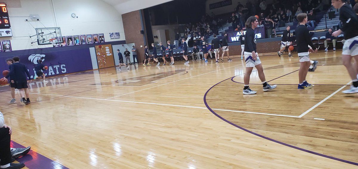 _Da_pistol's tweet image. Tonight I&apos;m in Axtell High for a local boys matchup between Axtell (4-8) and Elm Creek (6-5). Follow along for scores and updates.
#nebpreps