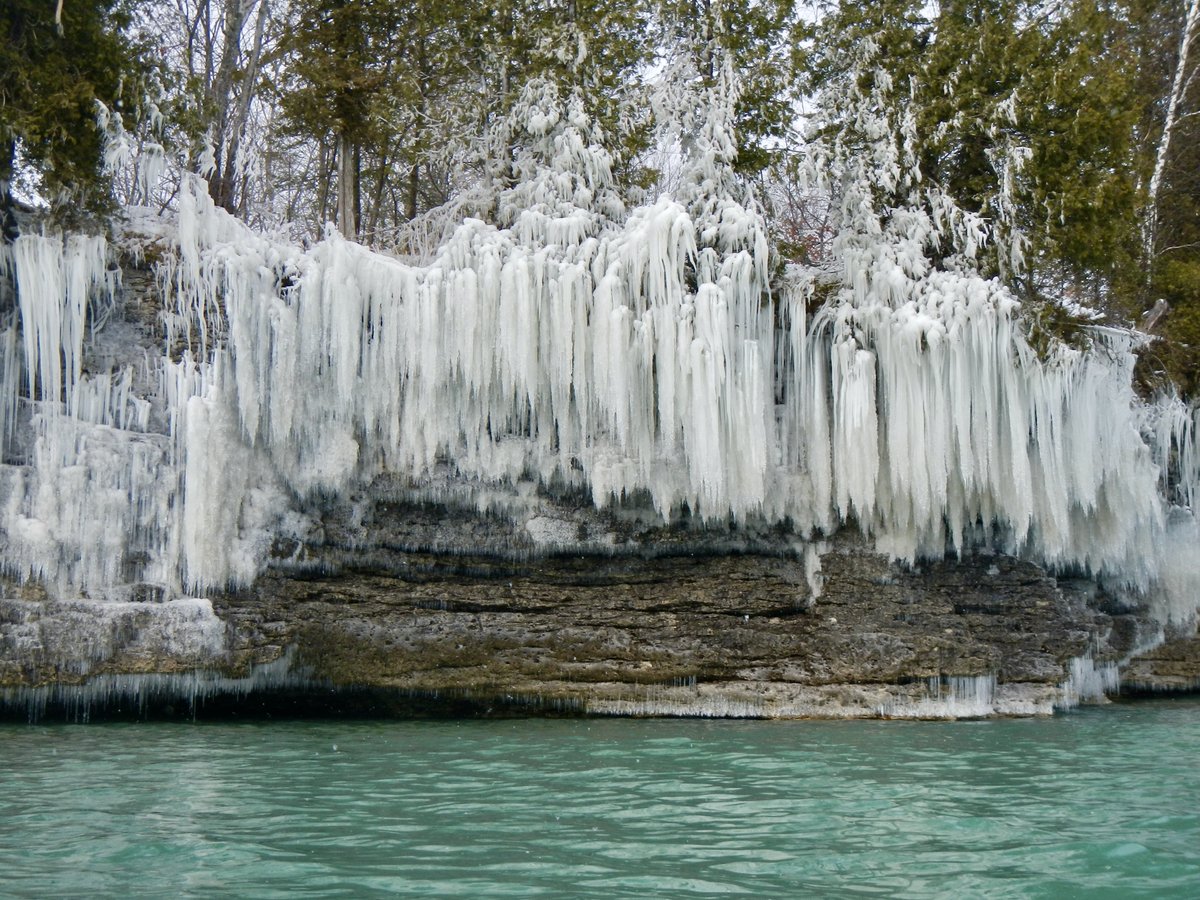 #winterkayaking #cavepoint #doorcounty