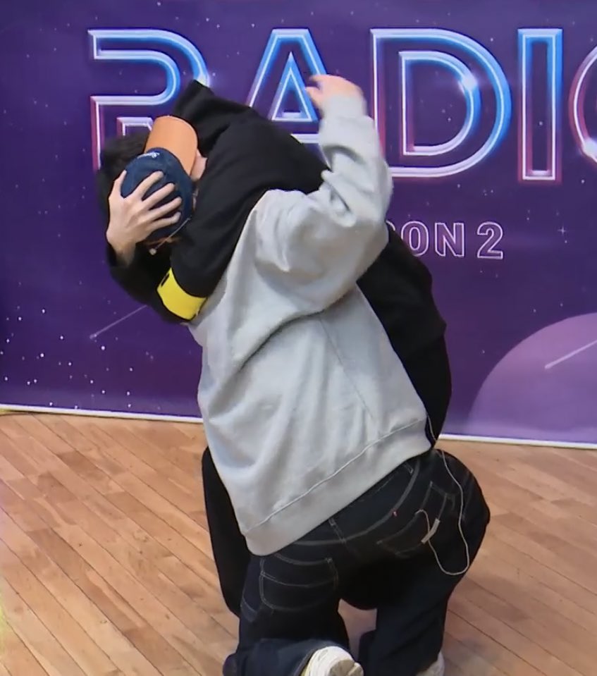 monxshownoo's tweet photo. hyungwon is THAT type of boyfriend 😀 https://t.co/pxICXmvC4B