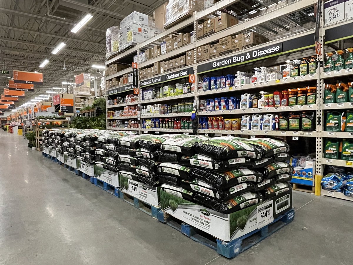 Spring is coming…! Time to get ready to feed the grass and kill the moss! 🌾🤺