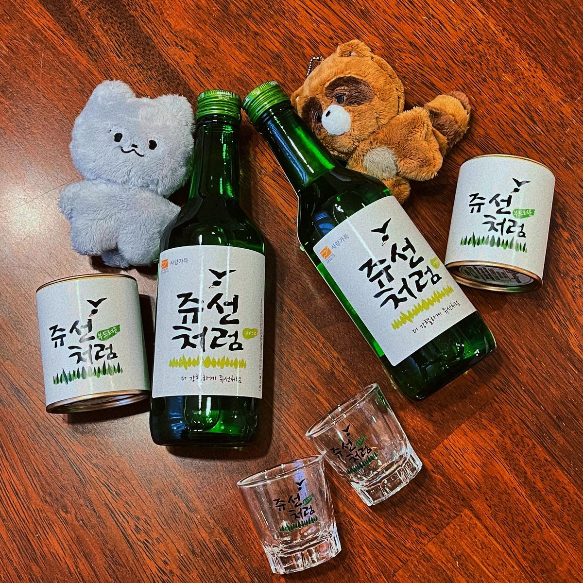 ship_out_to_sun's tweet photo. ❣️RT이벤❣️
❣️쥬선 소주잔 1잔 + 쥬선 소주 라벨 2장❣️

🔉굿즈 특성상 🔞성인인증 필요합니다
🔉ONLY 쥬선러 (팔로워 한정)
🔊11월 15일 저녁에 발표합니다

❤️‍🔥소주가 아니라 라벨만!
❤️‍🔥소주잔에 원통 패키지 포함! https://t.co/u9oNrRlHiP