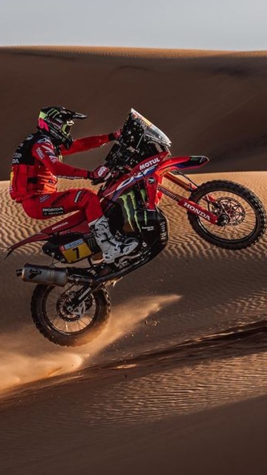 NewsMA2020's tweet photo. Podio #Dakar2022 

🥇Sam Sunderland 
🥈Pablo Quintanilla 
🥉Matthias Walkner

Ph ASO https://t.co/GELO5FixhV