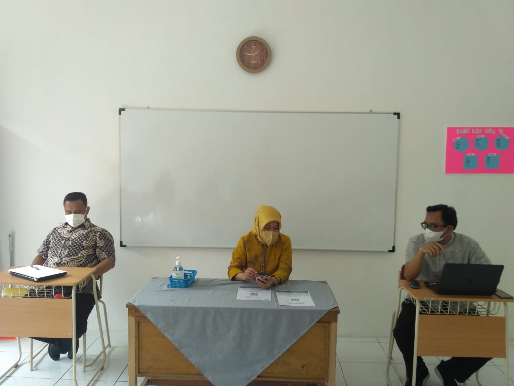 smpn19bdg's tweet photo. Cung siapa yang sudah kangen dengan kegiatan ekskul?? 👆

Hari ini, para pembina &amp; pelatih ekskul berkumpul untuk membahas program ekskul selama satu semester ke depan. https://t.co/XS0AvTbLj9