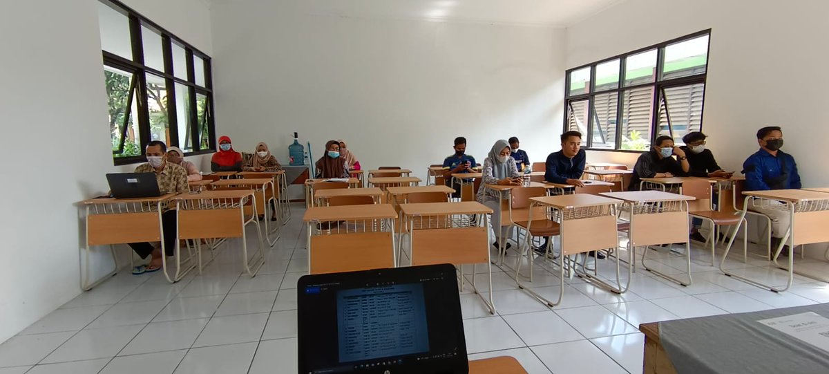 smpn19bdg's tweet photo. Cung siapa yang sudah kangen dengan kegiatan ekskul?? 👆

Hari ini, para pembina &amp; pelatih ekskul berkumpul untuk membahas program ekskul selama satu semester ke depan. https://t.co/XS0AvTbLj9