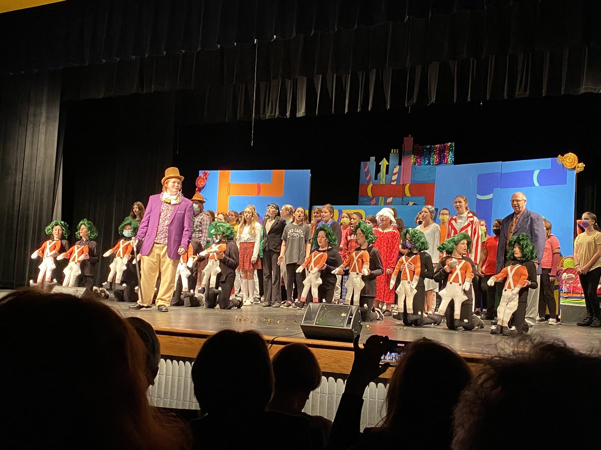 Connieteach's tweet photo. So much talent tonight in the @BarnwellMS performance of Willy Wonka! Bravo! 🎭 👏🏻 #FHSDPride https://t.co/3e6nbHAaSQ
