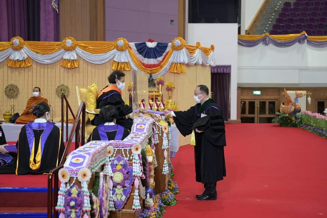 Shi_147's tweet photo. ✨👑💜14​มค.65​ กรมสมเด็จพระเทพฯ เสด็จฯแทนพระองค์​ ไปยังหอประชุม​ ม.เชียงใหม่ อ.เมืองเชียงใหม่ จ.เชียงใหม่ ในการพระราชทานปริญญาบัตร แก่ผู้สำเร็จการศึกษาจาก​ ม.เชียงใหม่ ประจำปีการศึกษา 2562 -​ 2563​ 
#มช​ #พิธีพระราชทานปริญญา
#เรารักกรมสมเด็จพระเทพ
#เรารักสถาบันพระมหากษัตริย์ https://t.co/whq72STZfU