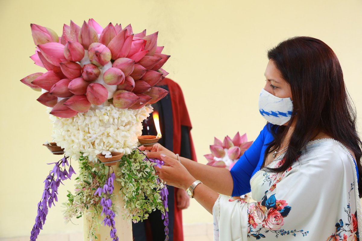 May there be light in all that you do and may all your harvests be bountiful 🙏

Happy Pongal to all those celebrating 

#pongal #srilanka #festivals #multiracial #multiethnicity #celebration #blessings