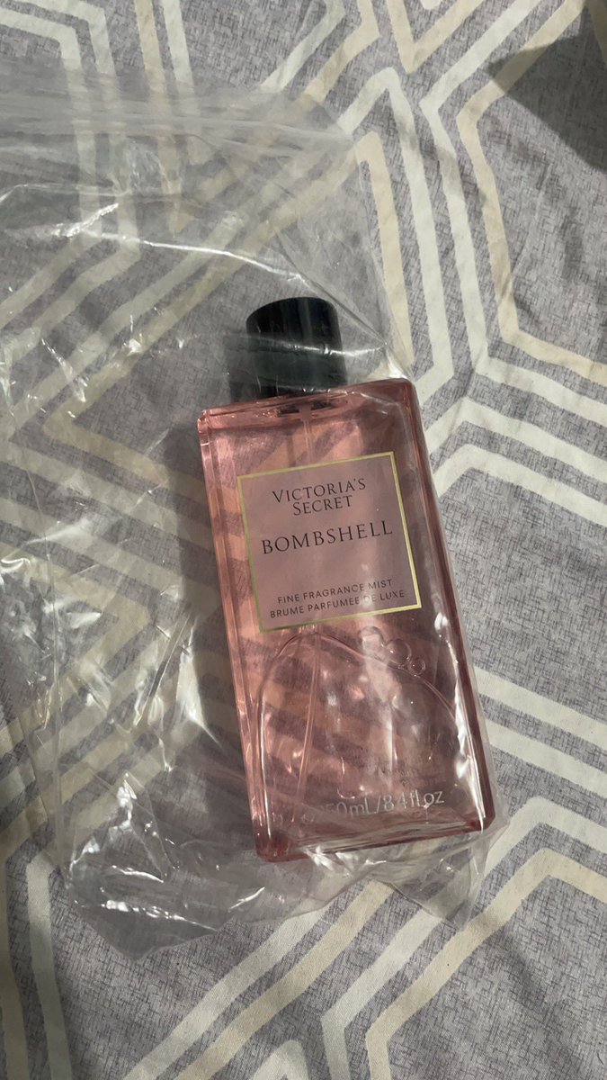 KhaiWanders's tweet photo. Bombshell na plastic aw https://t.co/Dns3wwd3LK